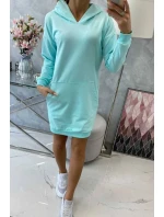 Šaty s kapucí v mátové barvě