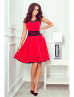Červené dámské šaty s vsadkami model 7728834 - numoco
