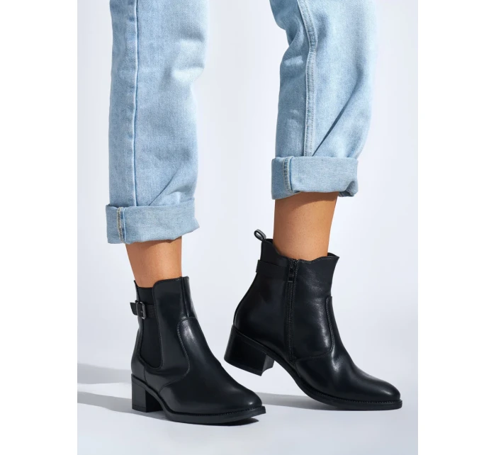 Klasické kotníčkové boty černé dámské na širokém podpatku Klasické kotníčkové boty černé dámské na širokém podpatku