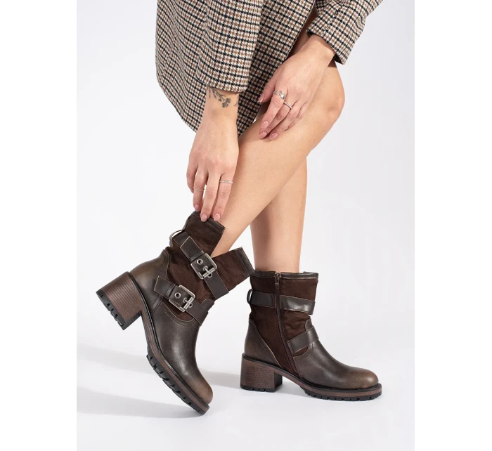 Moderní hnědé kotníčkové boty dámské na širokém podpatku Moderní hnědé kotníčkové boty dámské na širokém podpatku