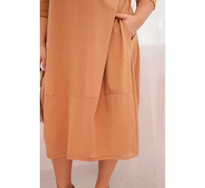 Dámská bavlněná šaty Plus Size s ohrnutým rukávem a kapsami camelová