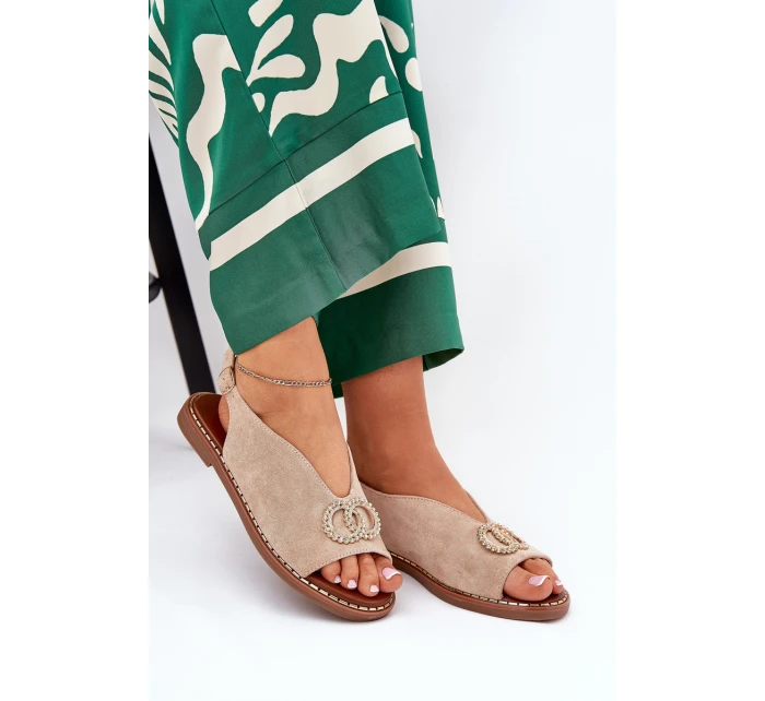 Dámské Sandály S Dekorací Na Plochém Podpatku Eko Semišové Béžové model 21685721 - Boto Dámské Sandály S Dekorací Na Plochém Podpatku Eko Semišové Béžové model 21685721 - Boto