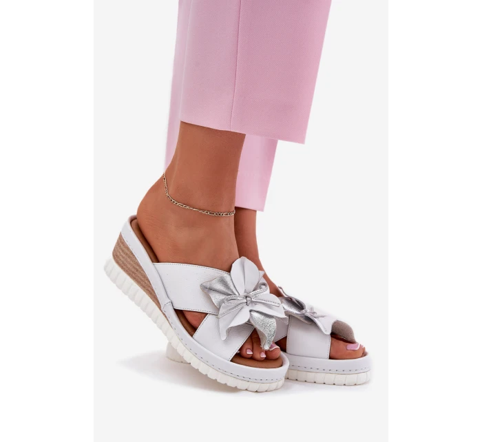 Kožené Dámské Klapky Na Platformě S Ozdobným  model 21695988 - Artiker