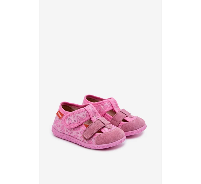 Dětské pantofle lesklé na suchý zip růžové model 22101067 - Milami Dětské pantofle lesklé na suchý zip růžové model 22101067 - Milami