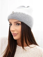Klasická dámská čepice s ozdobným emblémem grey+bílá Klasická dámská čepice s ozdobným emblémem grey+bílá