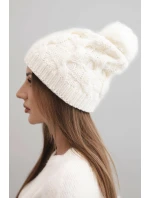 Dámská zimní čepice z vlny s hrubým copánkovým vzorem K458 bílá