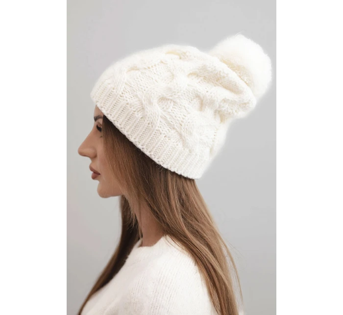 Dámská zimní čepice z vlny s hrubým copánkovým vzorem K458 bílá