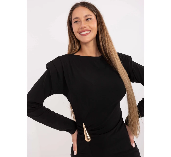 Elegantní černá halenka s vycpávkami (21898)