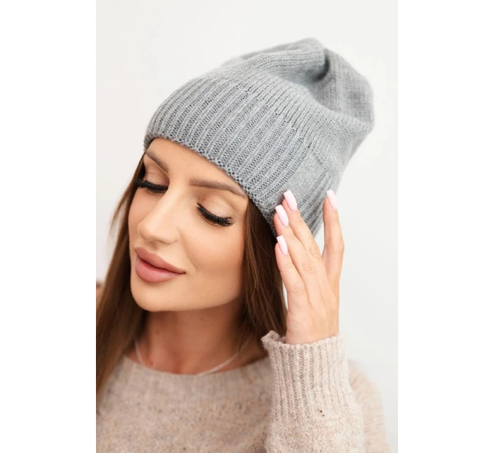 Dámská zimní čepice z vlny s klasickým žebrovaným vzorem K444 šedá