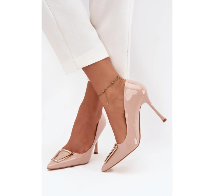 Lakované dámské lodičky na jehlovém podpatku se zlatým detailem Paivelle – béžové