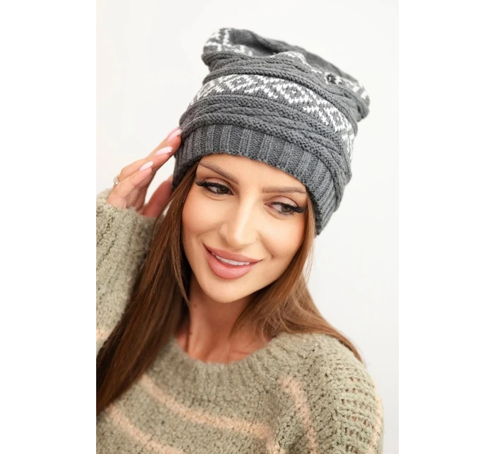 Dámská zimní čepice s vzorem a vlnou model 21725334 grafitová - K-Fashion