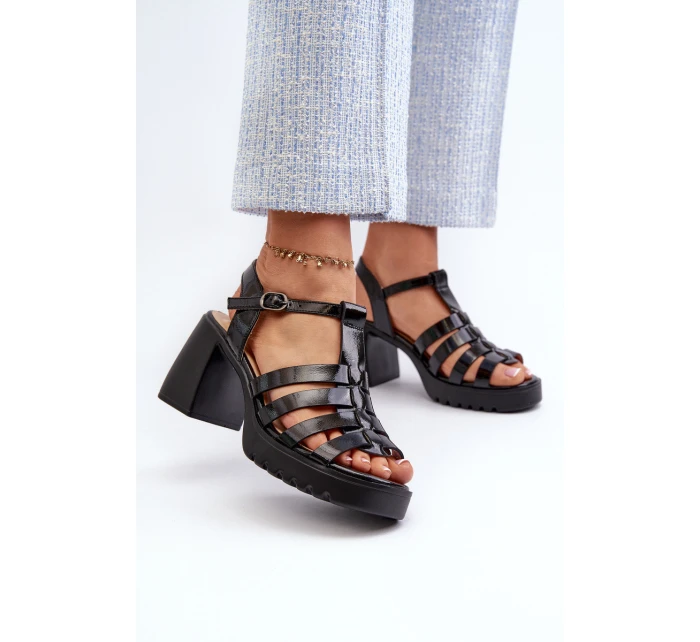 Lakované Kožené Dámské Sandály Na Podpatku Černé model 21658267 - VINCEZA