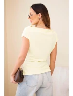 Dámská žebrovaná halenka z viskózy s výstřihem do vody a nařasením žlutá