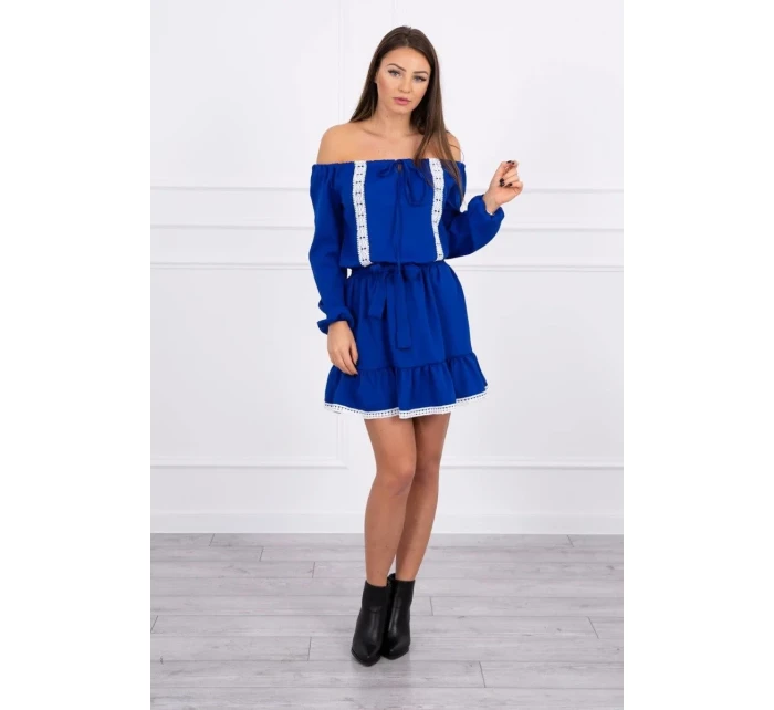 Chrpové šaty s otevřenými rameny a krajkou Chrpové šaty s otevřenými rameny a krajkou