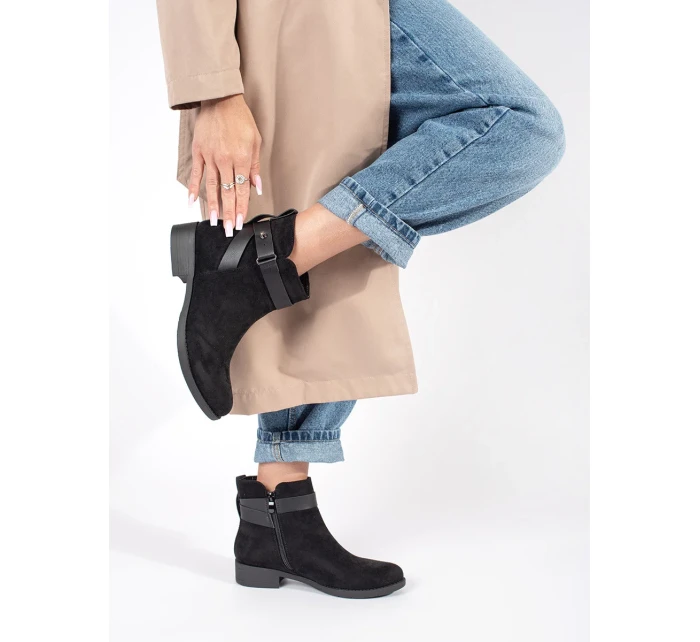 Exkluzívní černé dámské kotníčkové boty na širokém podpatku Exkluzívní černé dámské kotníčkové boty na širokém podpatku