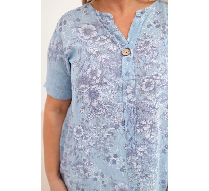 Dámská bavlněná halenka plus size s krátkým rukávem a ozdobným knoflíkem modrá
