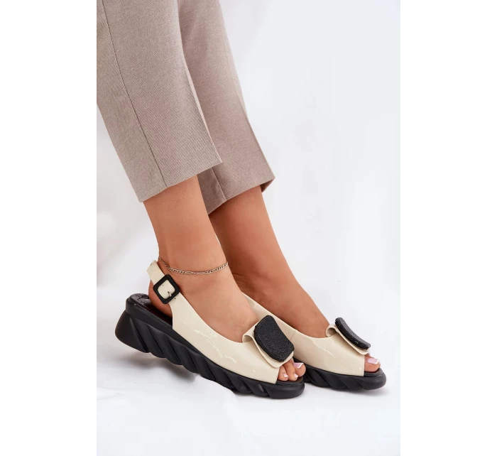 Dámské lakované kožené sandály na klínku s ozdobou - béžové Artiker Dámské lakované kožené sandály na klínku s ozdobou - béžové Artiker