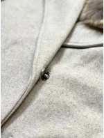 Světle šedý dámský kabát s kožíškem model 15822778 - Ann Gissy