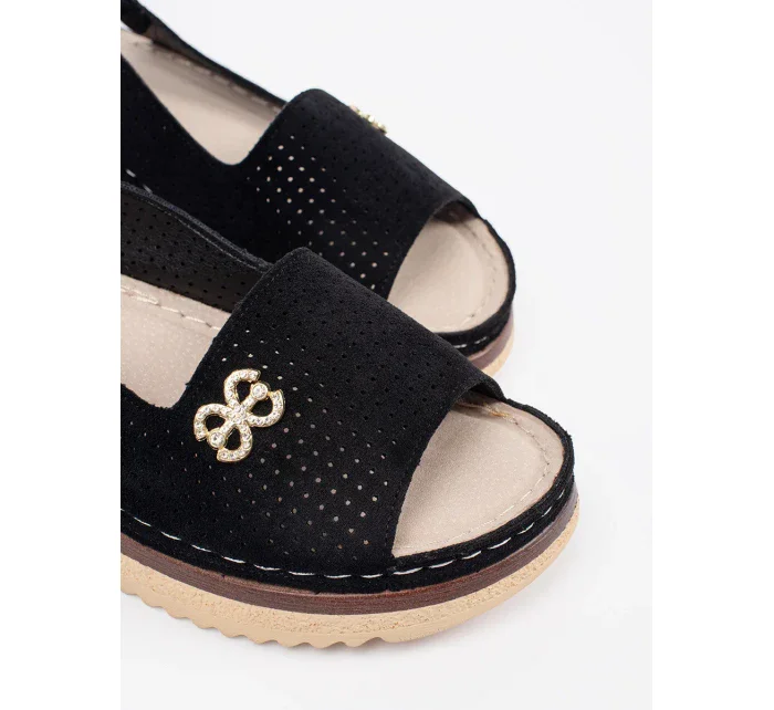 Stylové dámské sandály černé na plochém podpatku Stylové dámské sandály černé na plochém podpatku