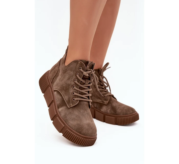 Dámské nízké semišové kotníkové boty na platformě Big Star – béžové Dámské nízké semišové kotníkové boty na platformě Big Star – béžové