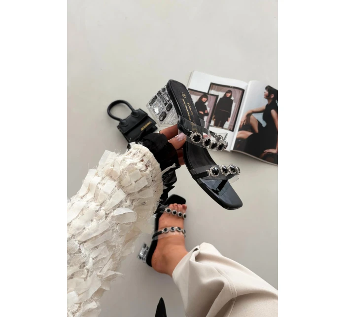 Dámské pantofle s krystaly D&A model 21900375 Černé - S.Barski Dámské pantofle s krystaly D&A model 21900375 Černé - S.Barski