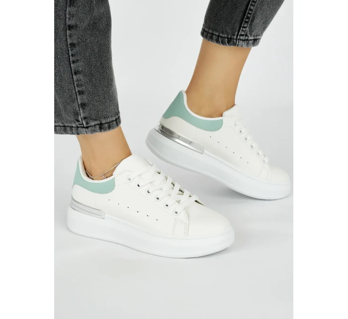 Zajímavé dámské bílé tenisky platforma Zajímavé dámské bílé tenisky platforma