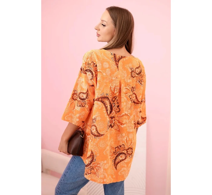 Dámská bavlněná blůza s ohrnovacími rukávy a vzorem model 21202211 - K-Fashion Dámská bavlněná blůza s ohrnovacími rukávy a vzorem model 21202211 - K-Fashion