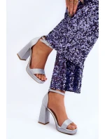 Lesklé Sandály Na Mohutném Podpatku Stříbrné Calmi Lesklé Sandály Na Mohutném Podpatku Stříbrné Calmi