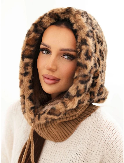 Dámská čepice s kapucí s kožešinou v leopardí vzor s model 22384971 camelová - K-Fashion Dámská čepice s kapucí s kožešinou v leopardí vzor s model 22384971 camelová - K-Fashion
