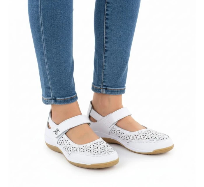 Dámská kožená prolamovaná polobotka na suchý zip bílá Jezzi 9763 Dámská kožená prolamovaná polobotka na suchý zip bílá Jezzi 9763