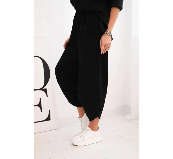 Dámský teplákový komplet z silnějšího materiálu se širokými nohavicemi černý Dámský teplákový komplet z silnějšího materiálu se širokými nohavicemi černý