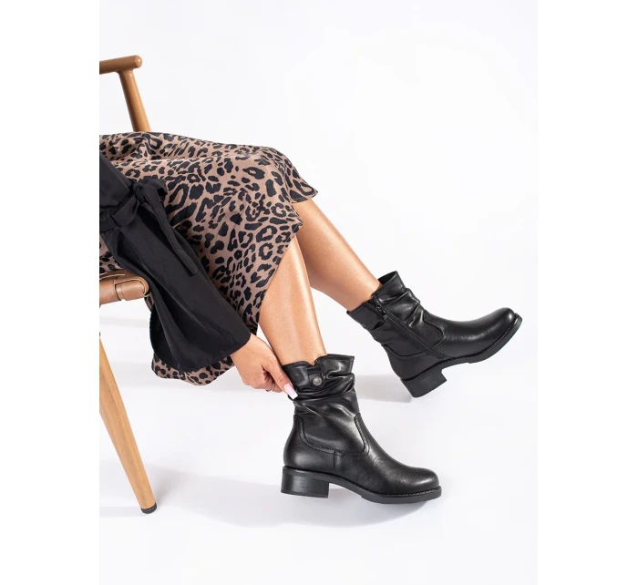 Pohodlné dámské černé kotníčkové boty na širokém podpatku Pohodlné dámské černé kotníčkové boty na širokém podpatku