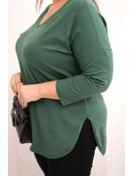 Dámská bavlněná blůza Plus Size s výstřihem do V a ohrnovacími rukávy tmavě khaki Dámská bavlněná blůza Plus Size s výstřihem do V a ohrnovacími rukávy tmavě khaki