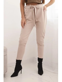 Dámské kalhoty z bavlny s vázáním v pase a zúženými nohavicemi béžové