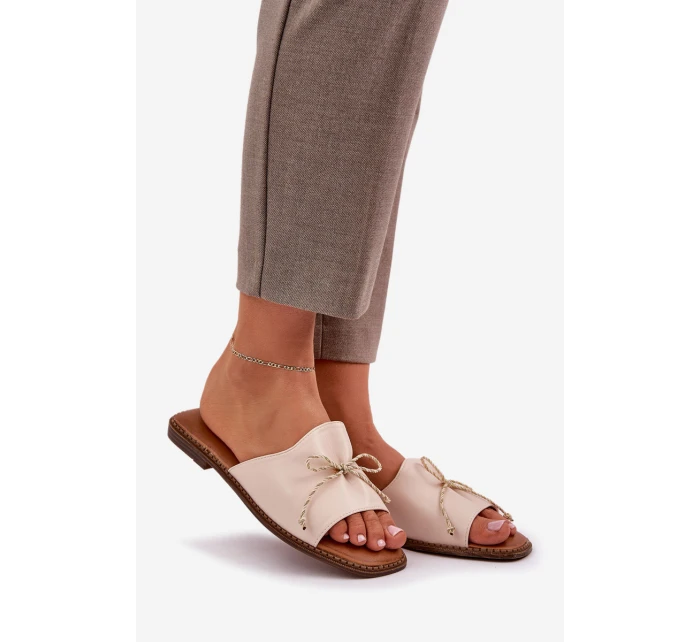 Sandály na ploché podrážce s ozdobnou mašlí béžové model 21684340 - Boto Sandály na ploché podrážce s ozdobnou mašlí béžové model 21684340 - Boto