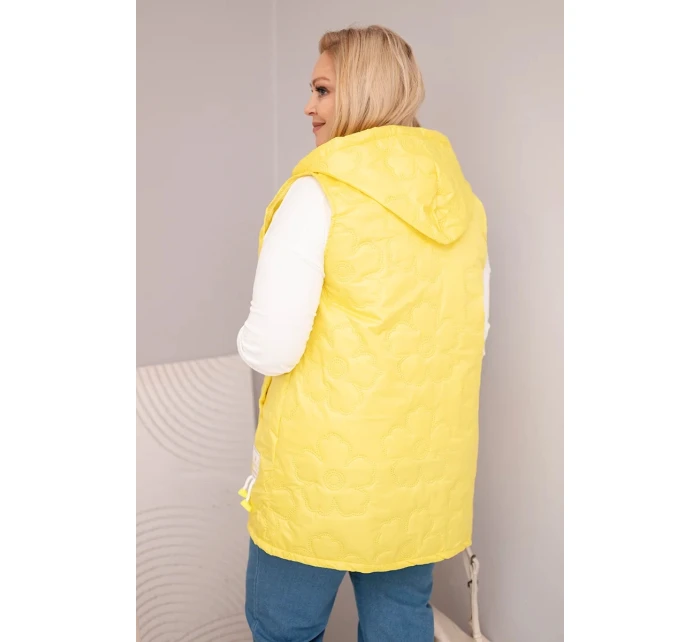 Dámská vesta Plus Size s kapucí a květinovým prošíváním žlutá